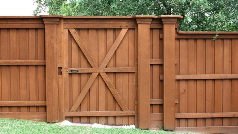 Noteworthy Signs That Indicate You Need Fence Repair Right Away